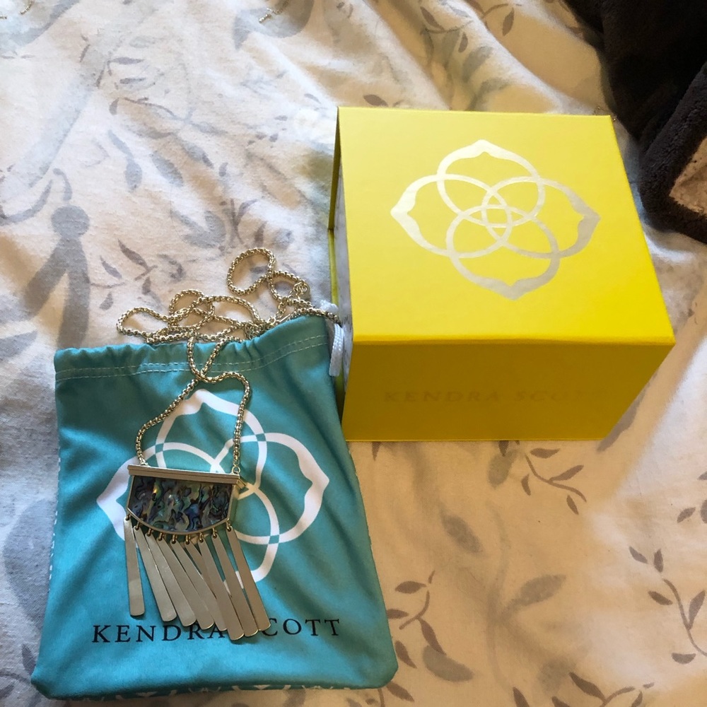 Kendra Scott Ellen pendant necklace (never worn)